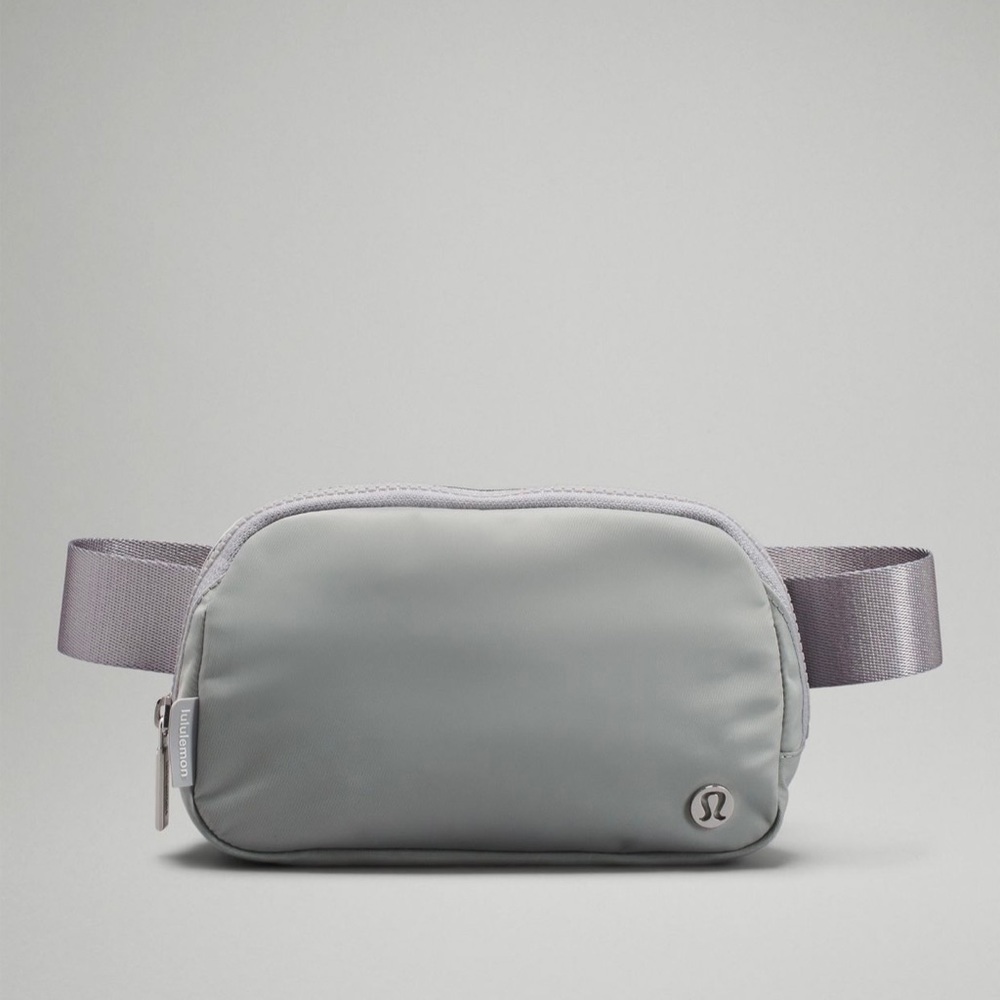 Brand new with tags lululemon small size everywhere belt bag color: silver drop